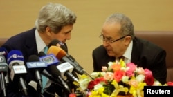 U.S. Secretary of State John Kerry talks with Algeria's Foreign Minister Ramtane Lamamra (R) before addressing a news conference at the Foreign Ministry in Algiers, April 3, 2014. 