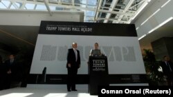 2012 yılında Trump Towers Mall açılışı için İstanbul'a gelen Donald Trump ve kızı Ivanka Trump