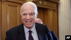 Le sénateur républicain, John McCain, Washington, 26 juillet 2017.