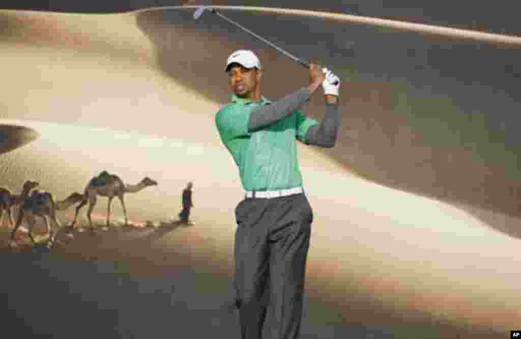 Tiger Woods of the U.S. tees off on the 15th hole during the first round of the Abu Dhabi Championship at the Abu Dhabi Golf Club January 26, 2012. REUTERS/Nikhil Monteiro (UNITED ARAB EMIRATES - Tags: SPORT GOLF)