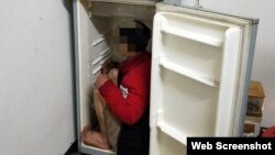 Cảnh sát Đài Loan phát hiện một lao động Việt trốn trong tủ lạnh. Photo Central News Agency.