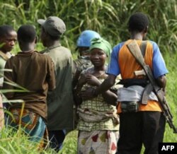 Human Rights Watch tashkiloti rahbarining qayd etishicha, Kongo Demokratik Respublikasida, masalan, hokimiyat uchun kurashayotgan jangari guruhlar qishloqma qishloq yurib, ayollarni zo’rlaydi.