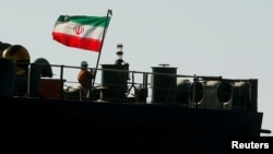 El petrolero iraní estuvo detenido por un mes en el territorio británico de ultramar por presuntamente tratar de quebrantar las sanciones de la Unión Europea contra Siria. 