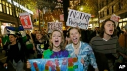 Những người biểu tình chống ông Trump ở Seattle. 