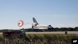 Space shuttle Atlantis lands on runway 33 at NASA Kennedy Space Center's Shuttle Landing Facility concluding the STS-129 mission, 27 Nov 2009