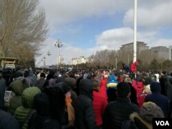 2017年2月16日，大庆市民在街头聚集。