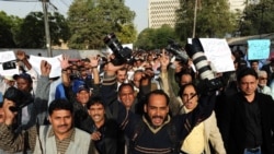 صحافی تنظیمیں ولی خان بابر کے قاتلوں کی گرفتاری کے لیے مطالبہ کرتے رہے ہیں۔