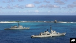 Barcos de la armada venezolana, en maniobras. No está claro si su presencia cerca de Aruba tuvo que ver con la liberación de Hugo Carvajal.