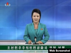 북한이 7일 발표한 정부성명을 조선중앙TV 아나운서가 낭독하고 있다.