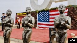 2月9日，在洛杉磯北部小鎮耶莫（Yermo）的自由雕塑公園，中國民主黨全國委員會和中國民主黨洛杉磯委員會，舉辦第7屆奧斯卡中國自由人權獎頒獎典禮。 (美國之音齊墨拍攝)