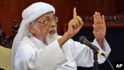 FILE - Radical Islamic cleric Abu Bakar Bashir speaks to the judges during his appeal hearing at the district court in Cilacap, Central Java, Indonesia, Feb. 9, 2016. 
