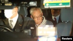 Greg Kelly, the former deputy of ousted Nissan chairman Carlos Ghosn, is seen in the car, as he leaves after being released from a detention center in Tokyo, Dec. 25, 2018.