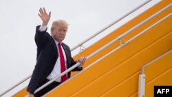 U.S. President Donald Trump waves as he leaves Danang for Hanoi, Vietnam, after attending the Asia-Pacific Economic Cooperation (APEC) Summit, Nov. 11, 2017.