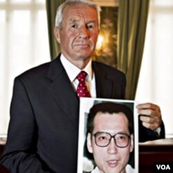 Ketua Komite Nobel Thorbjoern Jagland di Oslo Norwegia saat mengumumkan hadiah Nobel Perdamaian bagi Liu Xiaobo.