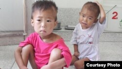 지난 8월 덴마크 구호단체 '미션 이스트'가 방문한 북한 해주 고아원의 아이들. 심각한 영양실조에 시달리고 있다. (미션 이스트 제공 사진) 