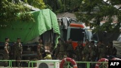 ရခိုင်ပြည်နယ် ဘူးသီးထောင်နား တပ်စွဲထားသော မြန်မာစစ်တပ် (သတင်းဓာတ်ပုံ - သြဂုတ်၊ ၂၉၊ ၂၀၁၇)