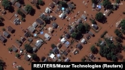 Satelitski snimak poplavljenih kuća u Manvilleu u državi New Jersey. (Foto: Reuters/Maxar Technologies)