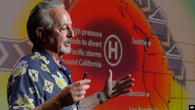 El oceanógrafo Bill Patzert habla sobre el sistema de El Niño de este año.