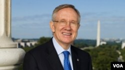 El Líder de la Mayoría del Senado, Harry Reid, apoyó el plan de Obama de enviar más soldados a Afganistán.