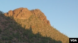 A desert mountain in Arizona. (G. Flakus/VOA)
