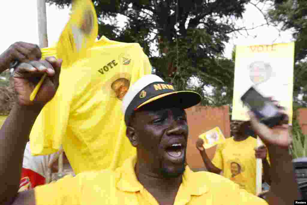 A supporter of Uganda's President Yoweri Museveni celebrate as the electoral commission declared Yoweri Museveni the winner of the presidential election in capital Kampala, Feb. 20, 2016. 