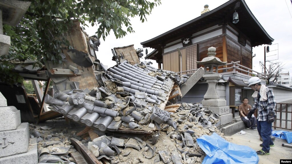 Un templo Myotoku-ji fue daÃ±ado por el terremoto en Ibaraki, Oasaka, en el oeste de JapÃ³n, el lunes, 18 de junio de 2018.