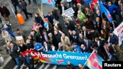 Supporters of the right-wing Alternative for Germany (AfD) demonstrate against the German government's new policy for migrants in Berlin, Germany, Nov. 7, 2015. 
