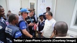 Le secrétaire général adjoint aux Nations unies pour le maintien de la paix, Jean-Pierre Lacroix, 2e à droite, lors d’une visite à Beni, dans le Nord-Kivu, où sévit une épidémie d’Ebola, le 8 novembre 2018. (Twitter/Jean-Pierre Lacroix)
