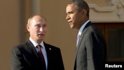 Ruski i američki predsednik Vladimir Putin i Barak Obama rukuju se tokom samita G20 u Sankt Peterburgu