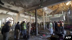 پولیس حکام نے ابتدائی بیان میں کہا ہے کہ دھماکا اُس وقت ہوا جب لوگ نمازِ فجر کے بعد درس کے لیے جمع تھے۔