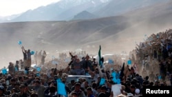 Afghan Candidates Pledge Peace, Prosperity Amid Violence 
