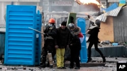 抗议者与警方1月20日在基辅市中心发生冲突。