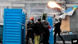 Protesters clash with police, in central Kyiv, Ukraine, Jan. 20, 2014.