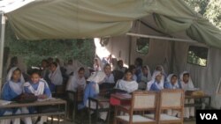 مظفر آباد کا ایک خیمہ اسکول