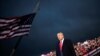 Presiden AS Donald Trump mengadakan rapat umum kampanye di Bandara Internasional Des Moines di Des Moines, Iowa, AS, 14 Oktober 2020. (Foto: Carlos Barria/REUTERS)