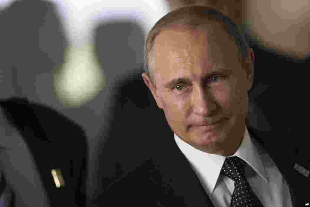 President Vladimir Putin: ``This tragedy would not have happened if there had been peace on that land, or in any case if military operations in southeastern Ukraine had not been renewed. And without doubt, the government of the territory on which it happened bears responsibility for this frightening tragedy. We will do everything that we can so that an objective picture of what happened can be achieved. This is a completely unacceptable thing.&#39;&#39;