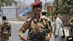 A Yemeni army officer stands at a checkpoint in Sana'a, Yemen, June 9, 2011