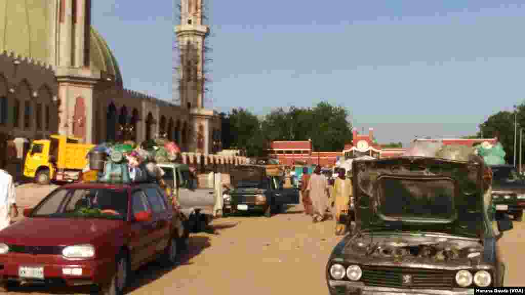 BORNO: Fasinjoji da suka hasala sun kai koke wahen Shehun Borno