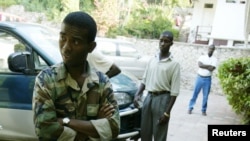 Guy Philippe, ansyen chèf lame rebèl la nan Kap-Ayisyen, Ayiti. Foto: 25 fevriye 2004.