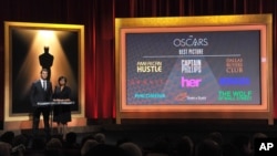 Dari kiri, Chris Hemsworth dan Presiden AMPAS Cheryl Boone Isaacs mengumumkan nominasi Academy Awards ke-86, Kamis (16/1) di Beverly Hills, California.