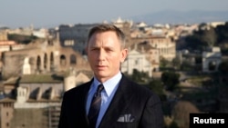 Actor Daniel Craig poses during a photo call for the new James Bond film "Spectre" in downtown Rome, Feb.18, 2015. 