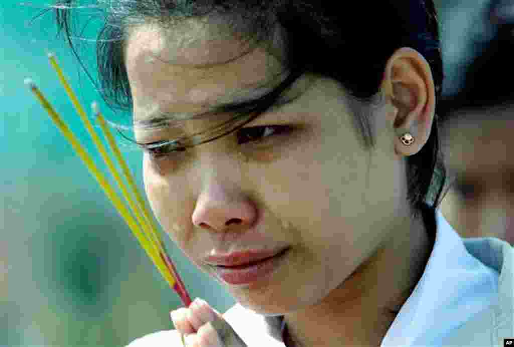 A Cambodian student cries while attending a memorial service near the site where festival goers were killed in Monday's stampede in Phnom Penh, Cambodia, Thursday, Nov. 25, 2010. Cambodia began a day of mourning Thursday with the prime minister weeping at