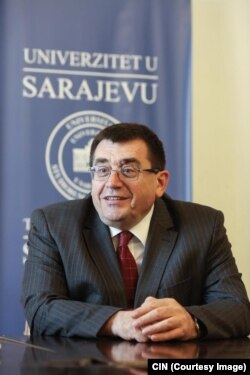 Bivši dekan Ekonomskog fakulteta u Sarajevu Željko Šain kaže da je Lagumdžija za 48 minuta mogao iskoordinirati nastavu na svih pet predmeta.
