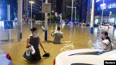 中国南方水灾泛滥暴雨预警范围扩大三峡大坝安全成焦点