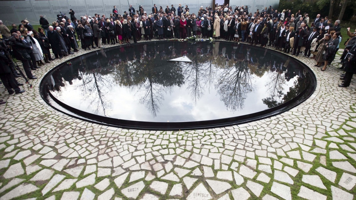 Germany Opens Memorial To Roma Holocaust Victims