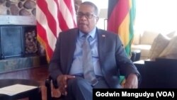 Mumiriri weAmerica muZimbabwe, VaBrian Nichols, vasangana naVaNelson Chamisa mushure mekusangana naVaMnangagwa.