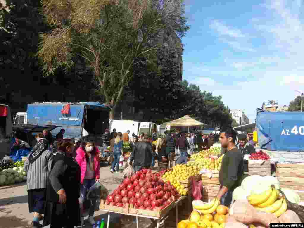 Bakının Xətai rayonunda Kənd Təsərrüfatı yarmarkası