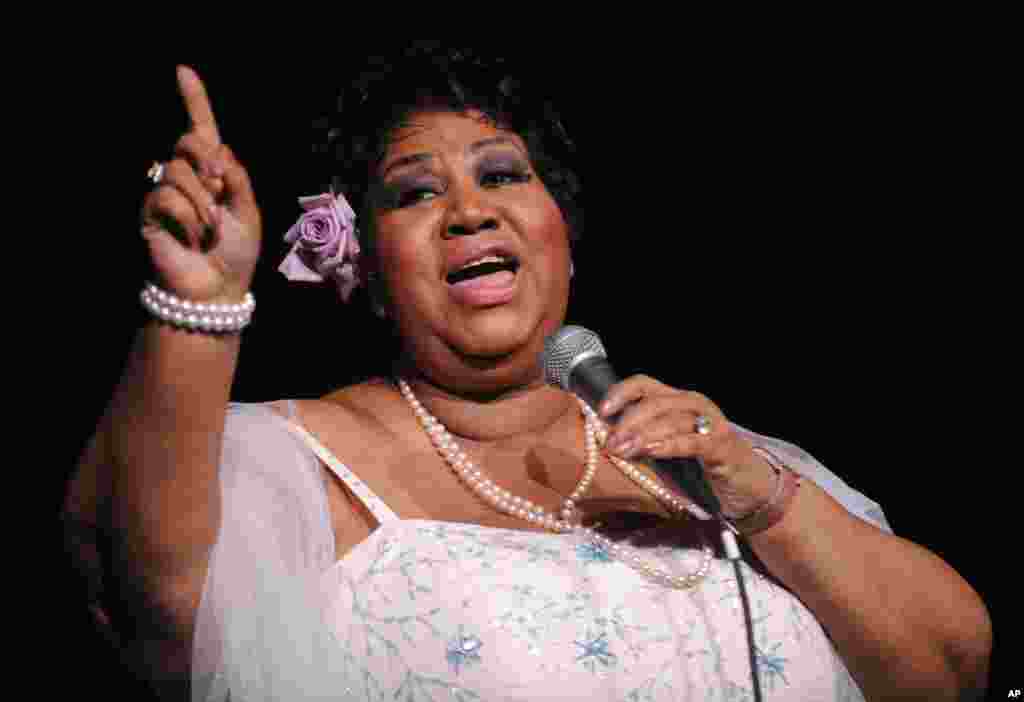 Aretha Franklin performs at Radio City Music Hall in New York, Mar. 21, 2008.