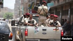 Soldiers patrol the vicinity of Yemen's parliament during its first session since a civil war began almost two years ago, in Sanaa, Yemen August 13, 2016.