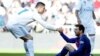 Cristiano Ronaldo et Lionel Messi lors du match de football de la Liga espagnole entre le Real Madrid et Barcelone au stade Santiago Bernabeu, le 23 décembre 2017.